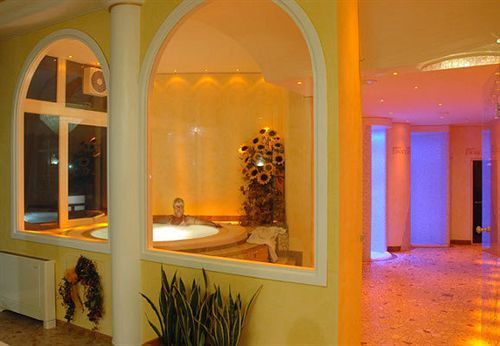 Salus Smart & Chic Hotel