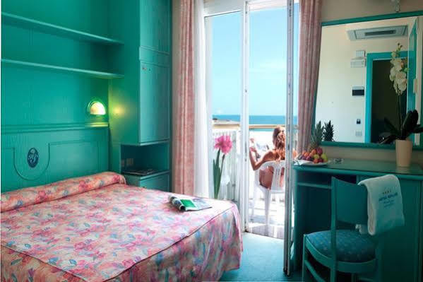 Salus Smart & Chic Hotel