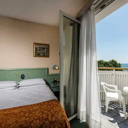 Hotel Salus Smart & Chic 4*